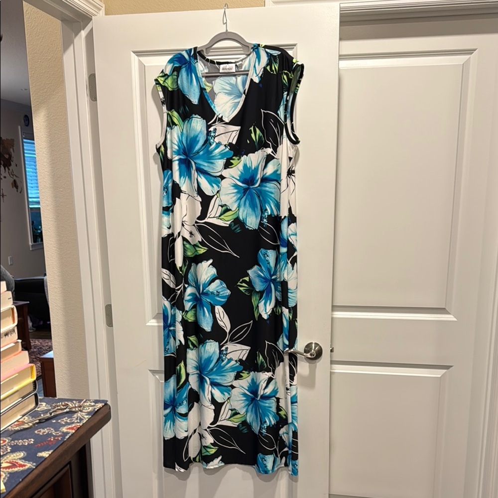 Avenue 22/24 (3X) Floral Maxi Dress